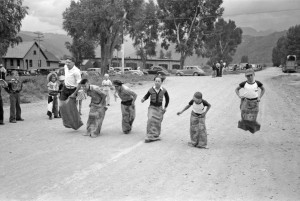 Russell Lee - Boys' sack race, Labor Day celebration, Ridgway, Colorado, 1940