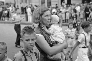 Russell Lee - Farm mother with children in town during the National Rice Festival, Crowley, Louisiana, 1938